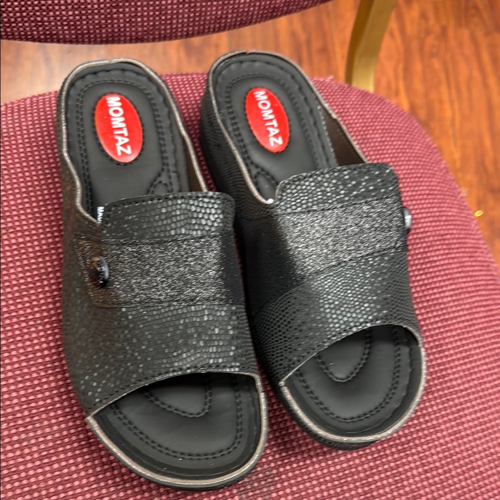 MOMTAZ Black Textured Slide Sandals